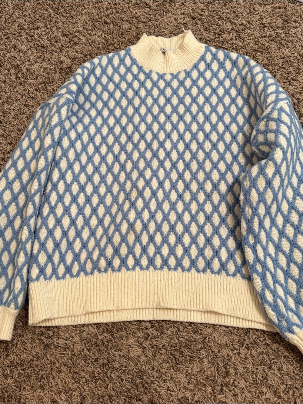 Cream & Light Blue Diamond-Pattern Turtleneck Sweater